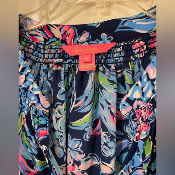 Gorgeous Lilly Pulitzer blouse. Size Medium - Picture 2 of 9